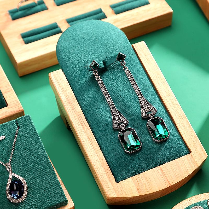 custom jewelry displays stand